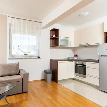 Διαμέρισμα Tina